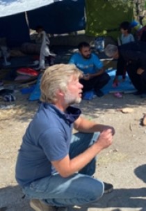 Kijkend in de ogen van Moria - Zoektocht naar de ontheemde kinderen op Lesbos