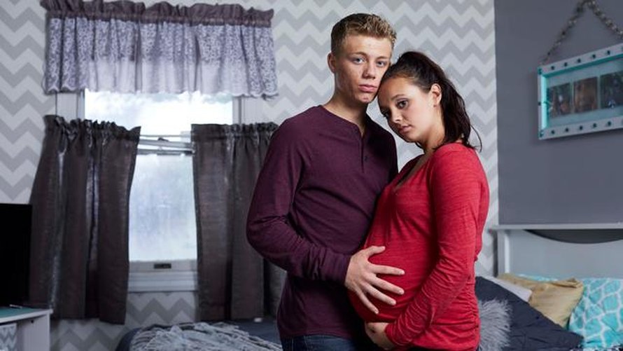Unexpected: Teenage & pregnant
